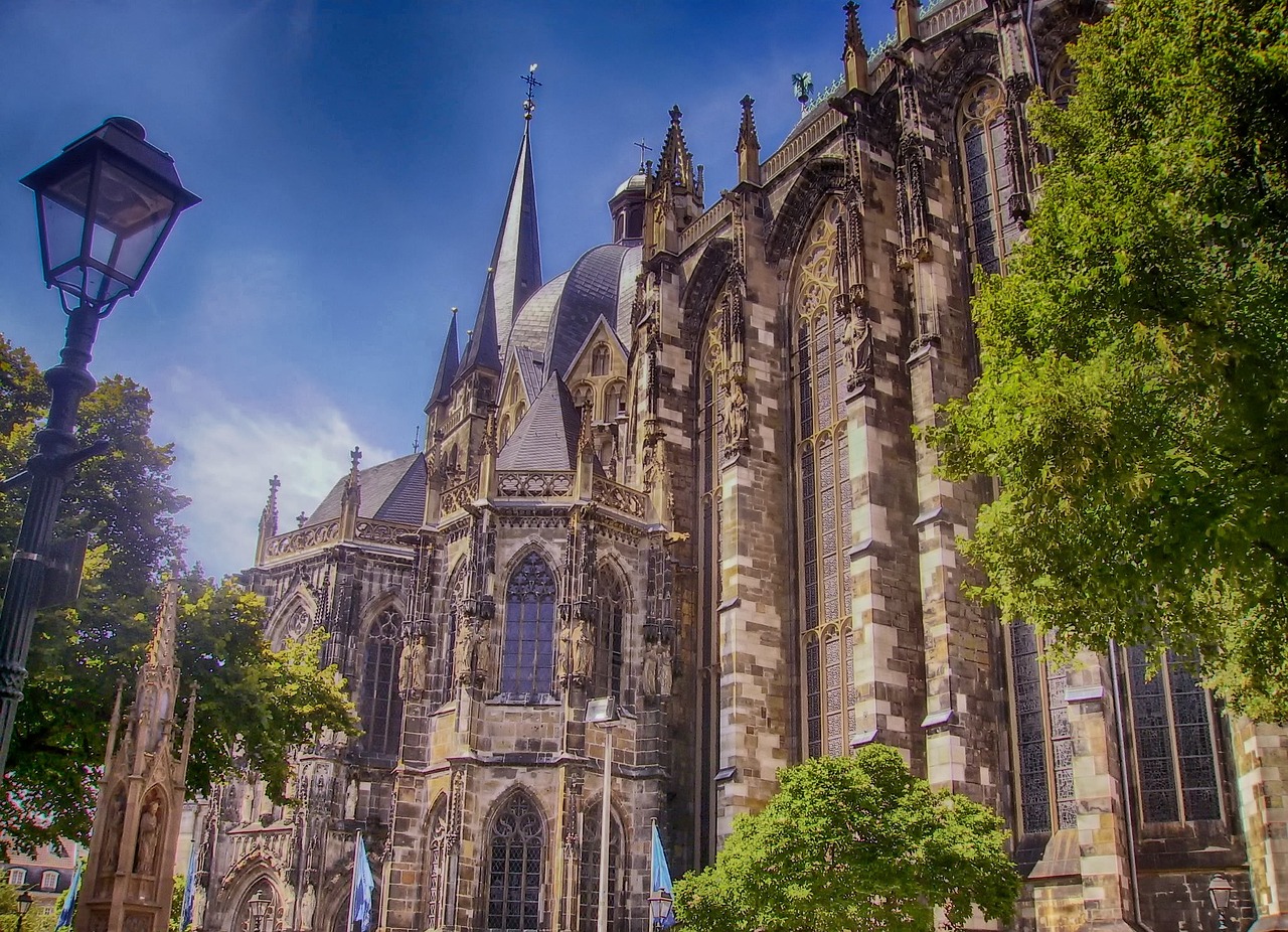 Escort Aachen - Aachener Dom